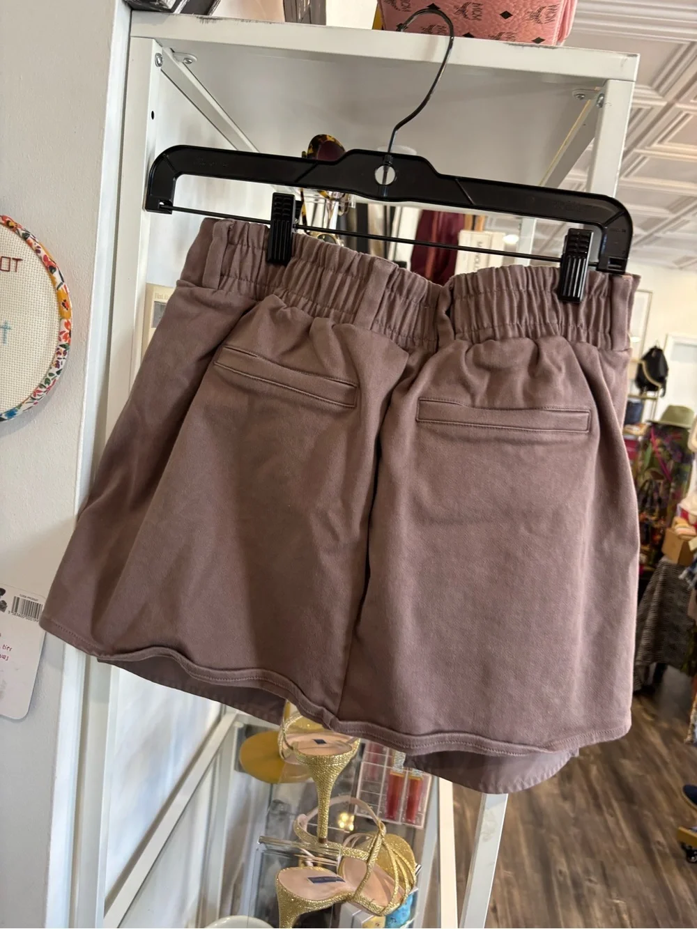 ALO Yoga good days mini skort in mushroom